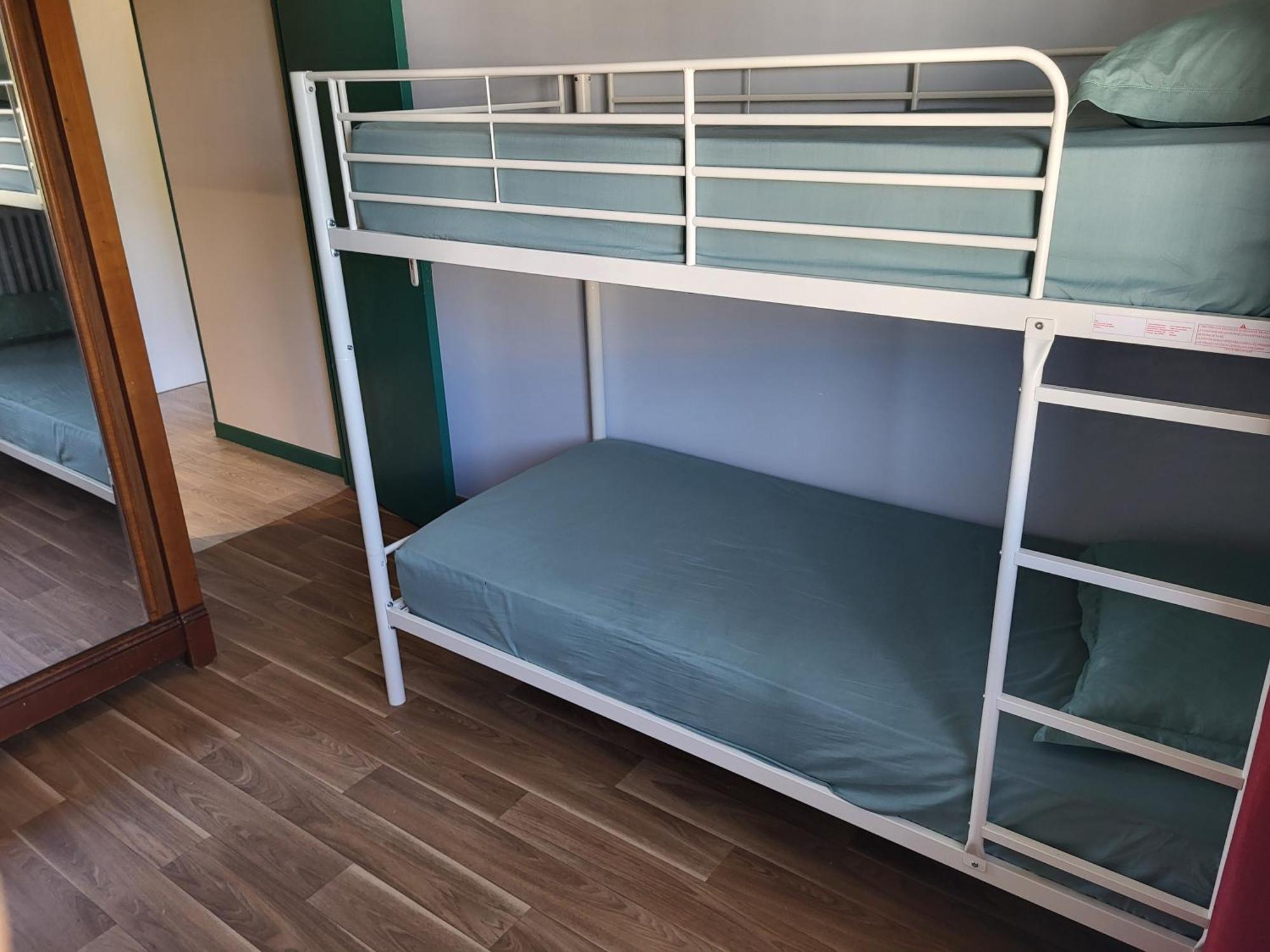 Privatunterkunft Private Room-4 In Hannana Apartment- 2 Min Walk To Tram 12 Min To Train Station 15 Min To Massena Place